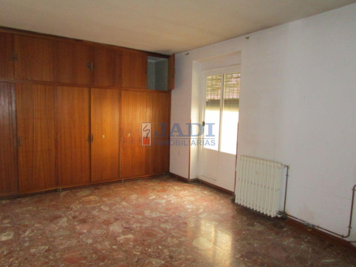 For sale of flat in Valdepeñas