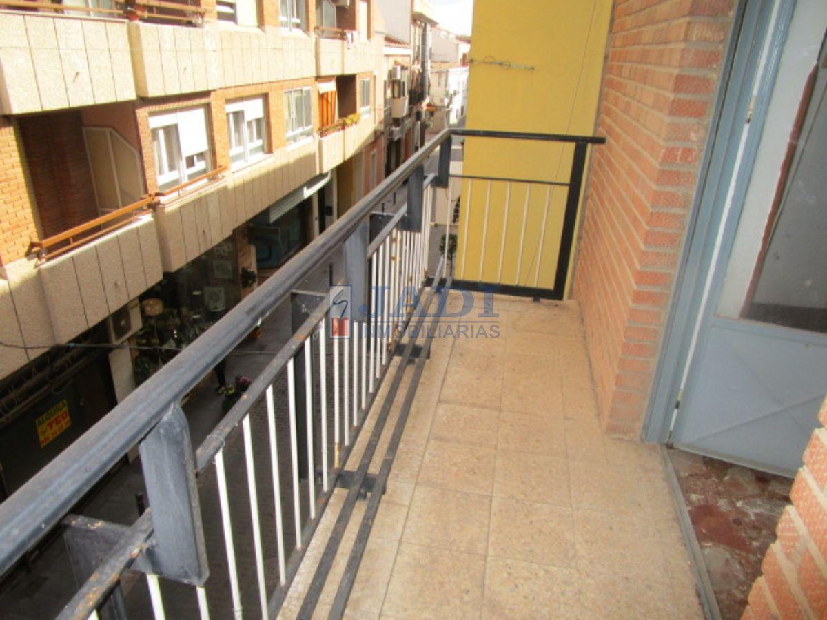 For sale of flat in Valdepeñas