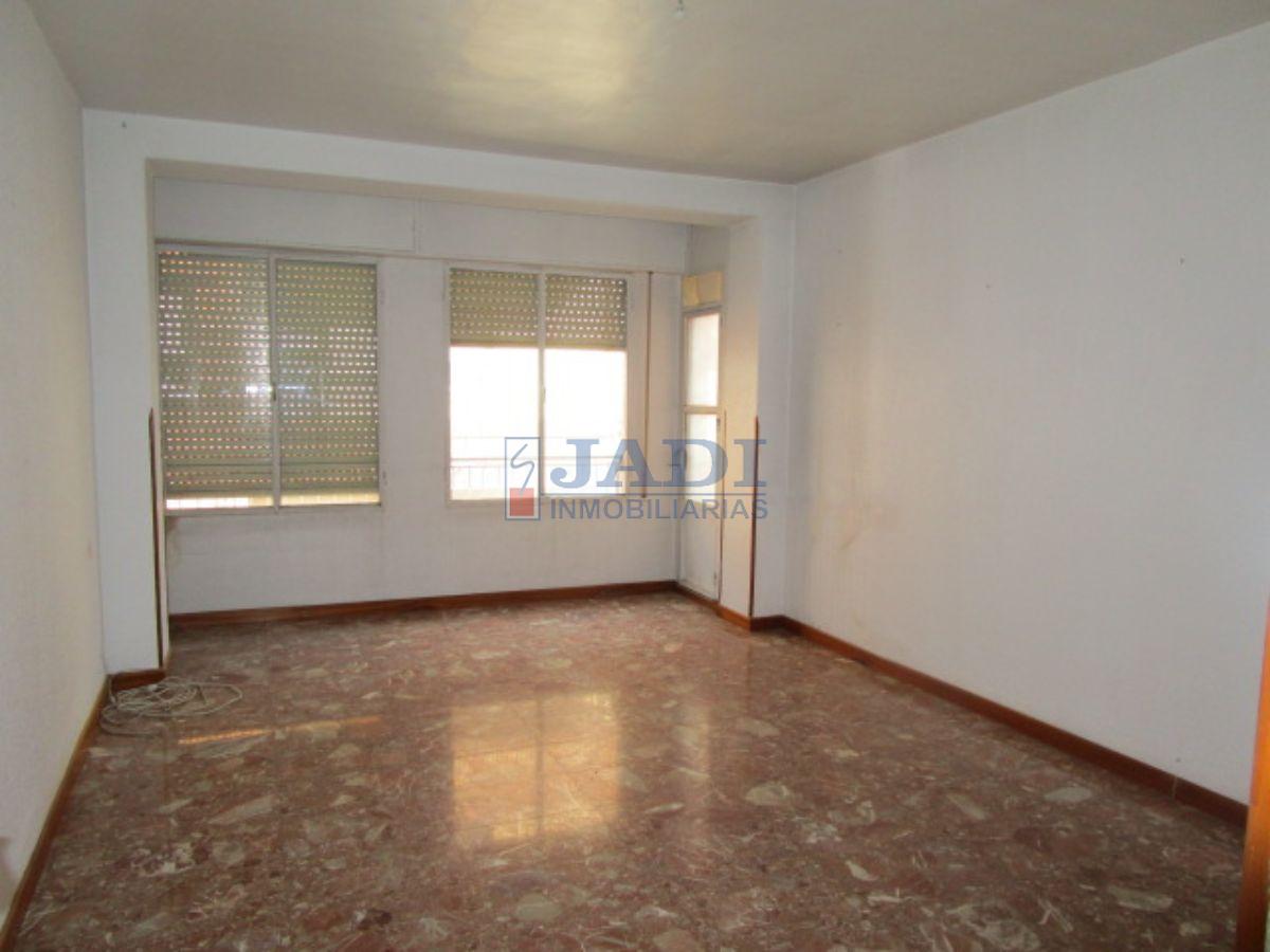 For sale of flat in Valdepeñas