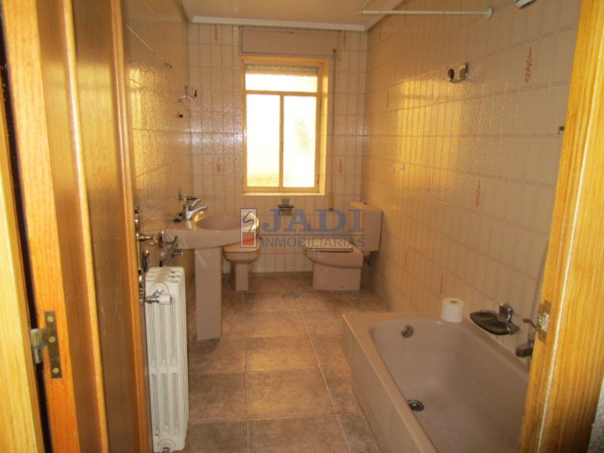 For sale of flat in Valdepeñas