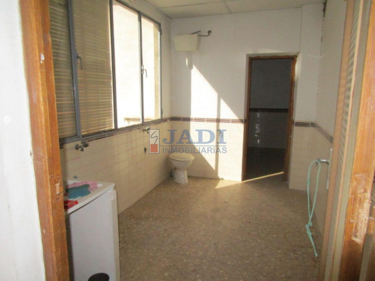 For sale of flat in Valdepeñas