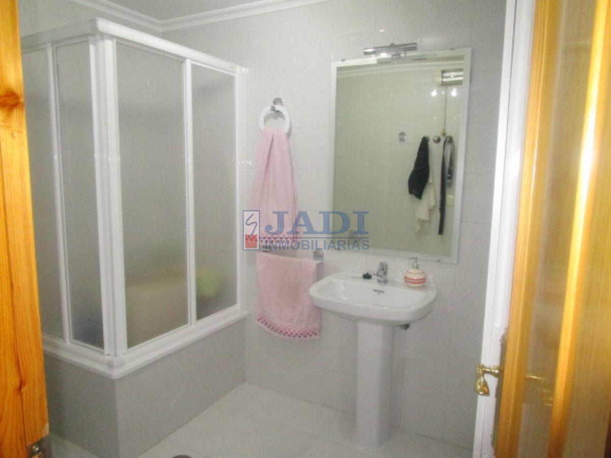 For sale of flat in Valdepeñas
