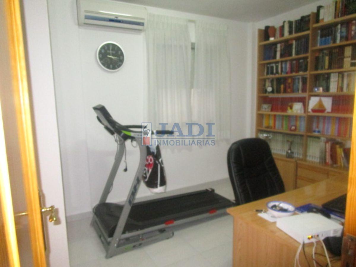 For sale of flat in Valdepeñas
