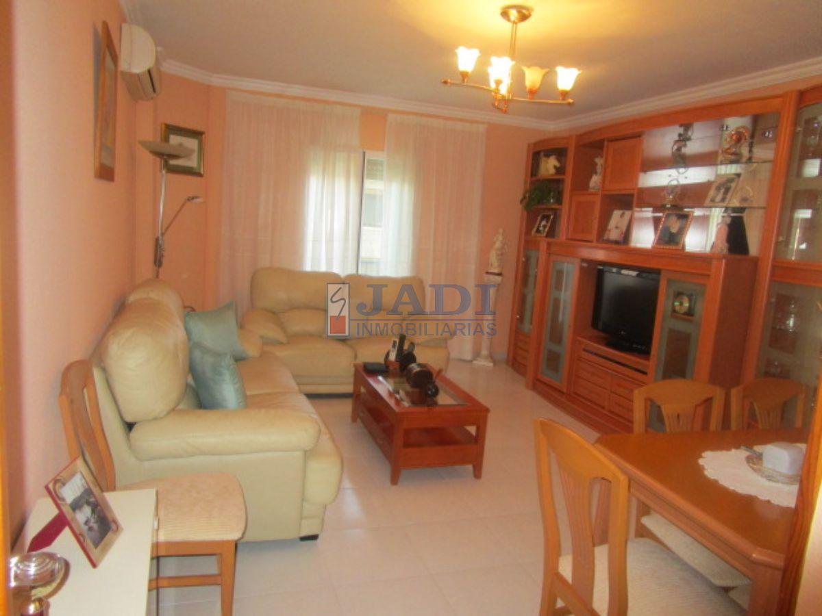 For sale of flat in Valdepeñas