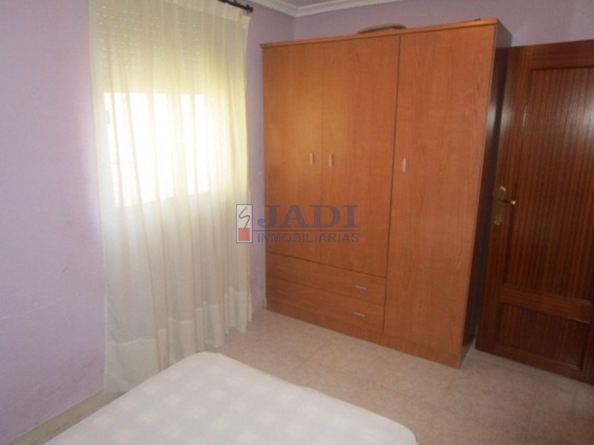 For sale of flat in Valdepeñas