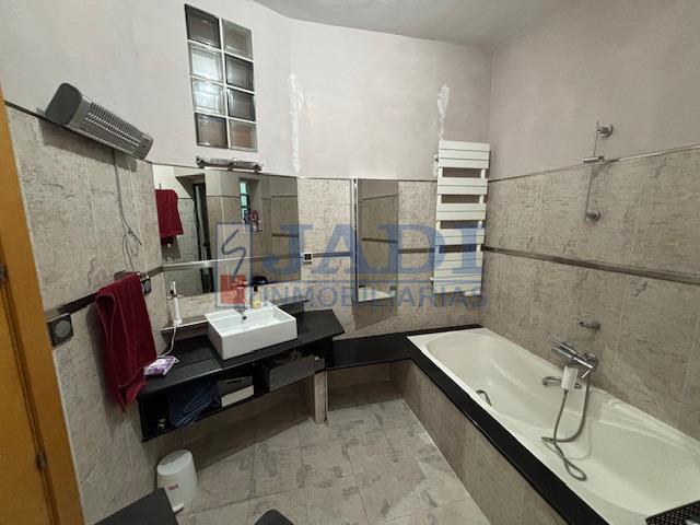 For sale of flat in Valdepeñas