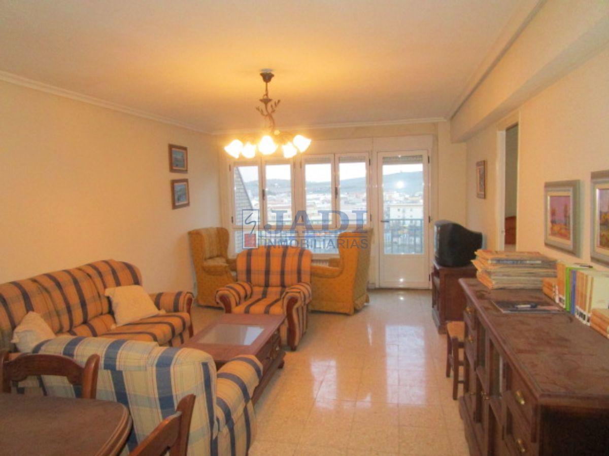 For sale of flat in Valdepeñas