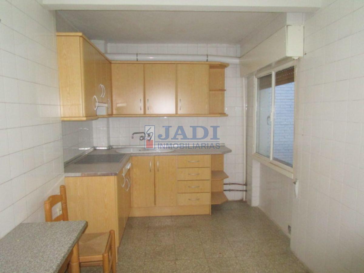 For sale of flat in Valdepeñas