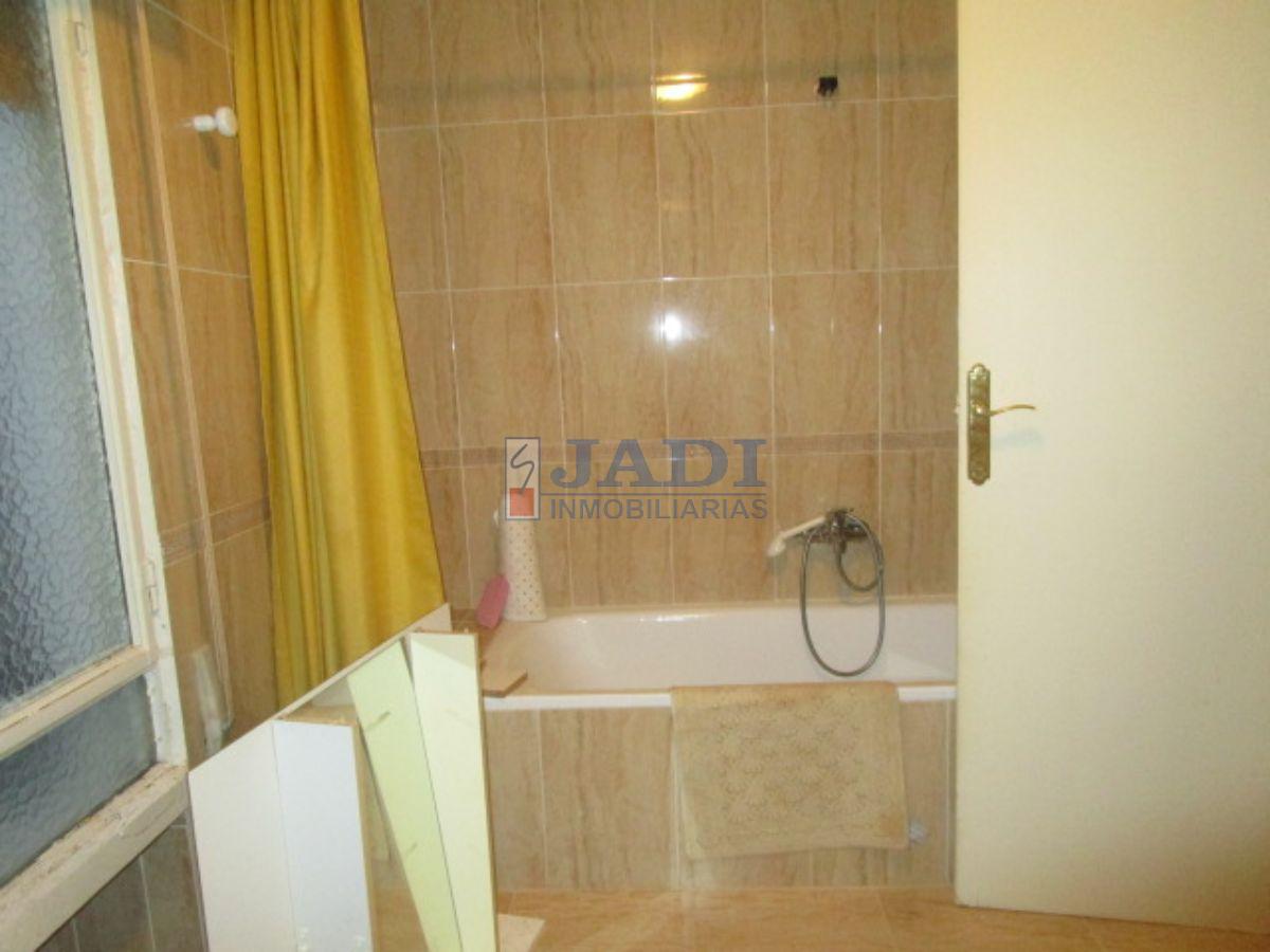 For sale of flat in Valdepeñas