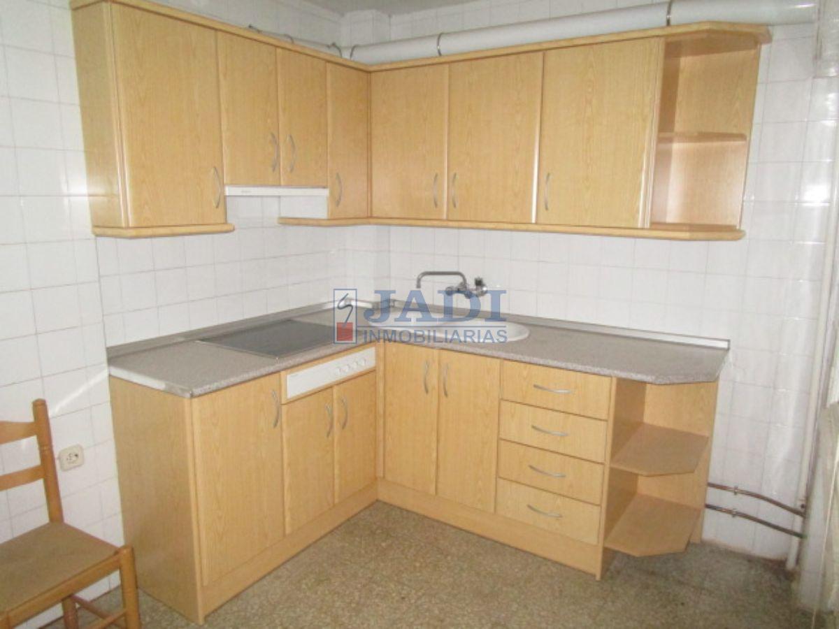 For sale of flat in Valdepeñas