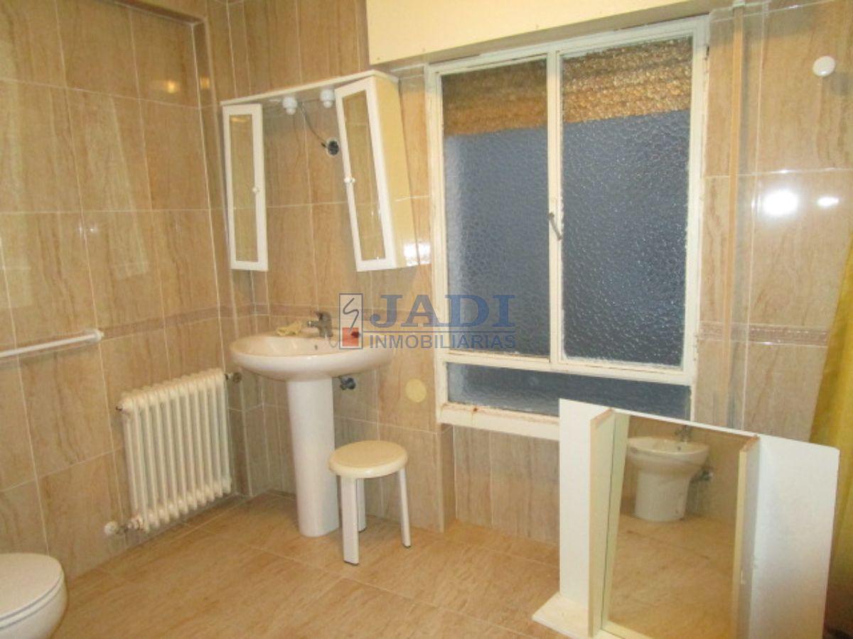 For sale of flat in Valdepeñas