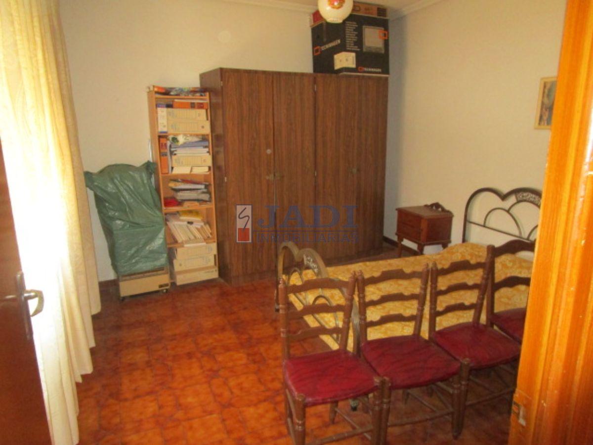 For sale of flat in Valdepeñas