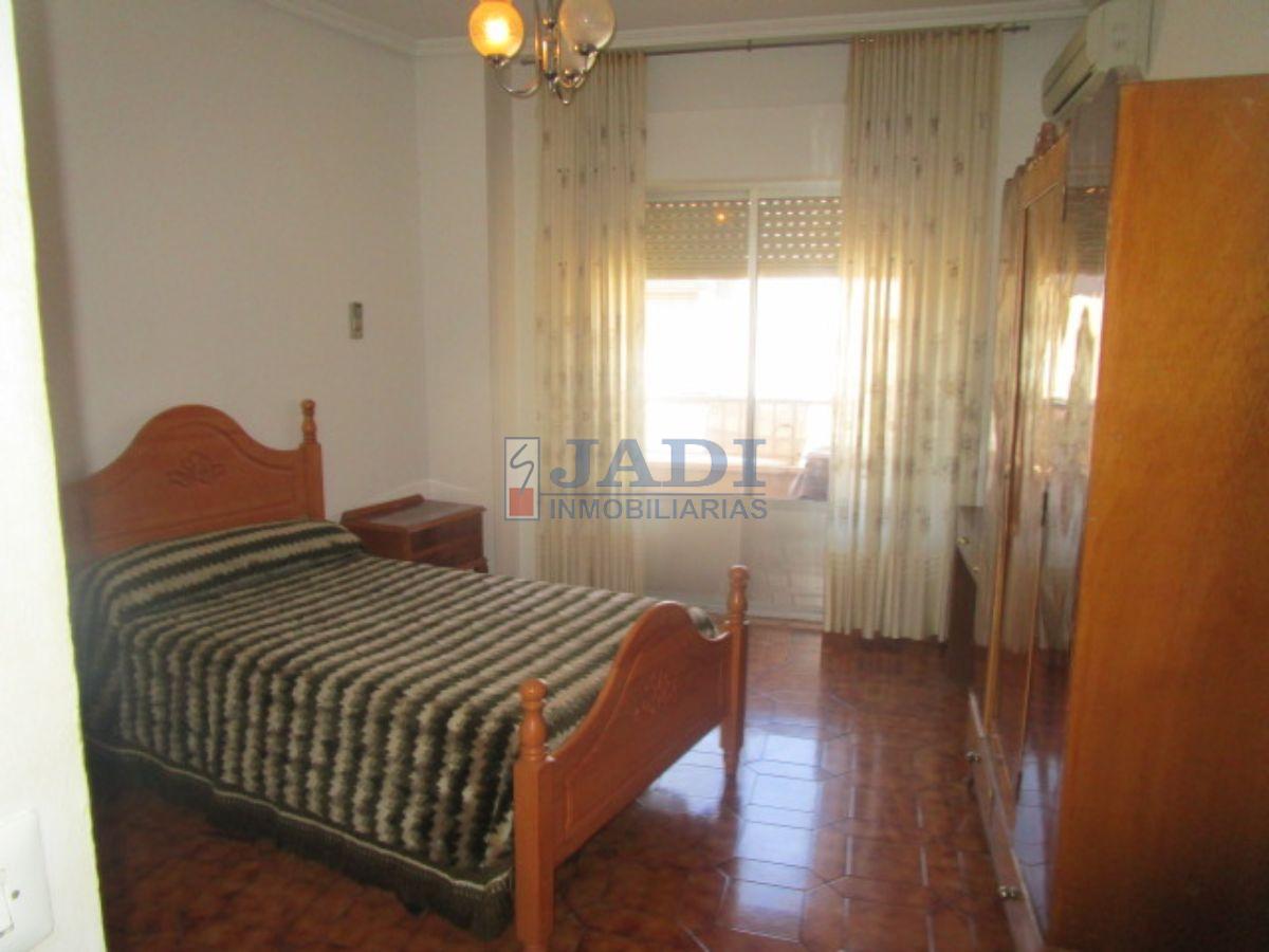 For sale of flat in Valdepeñas