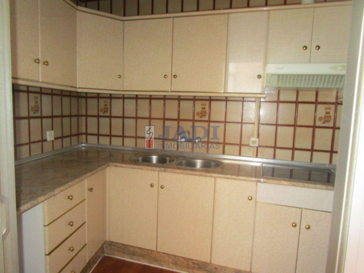 For sale of flat in Valdepeñas