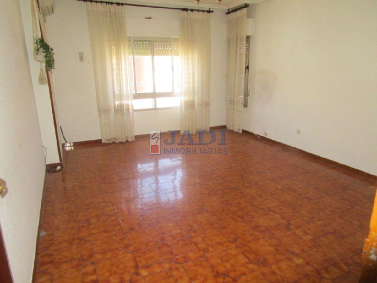 For sale of flat in Valdepeñas