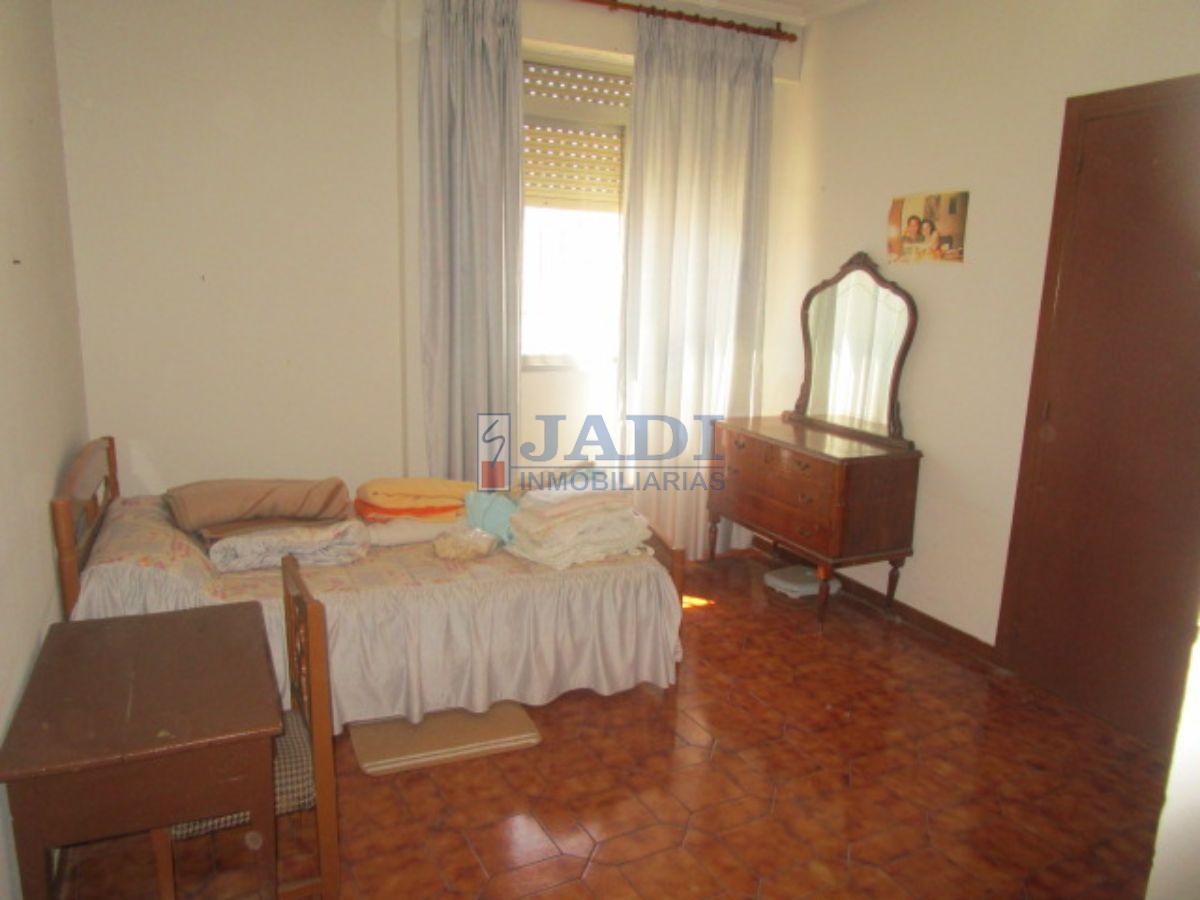 For sale of flat in Valdepeñas