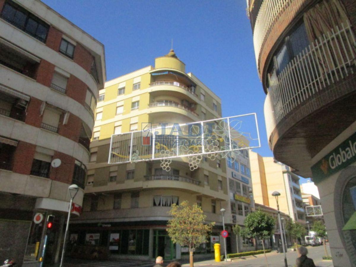 For sale of flat in Valdepeñas