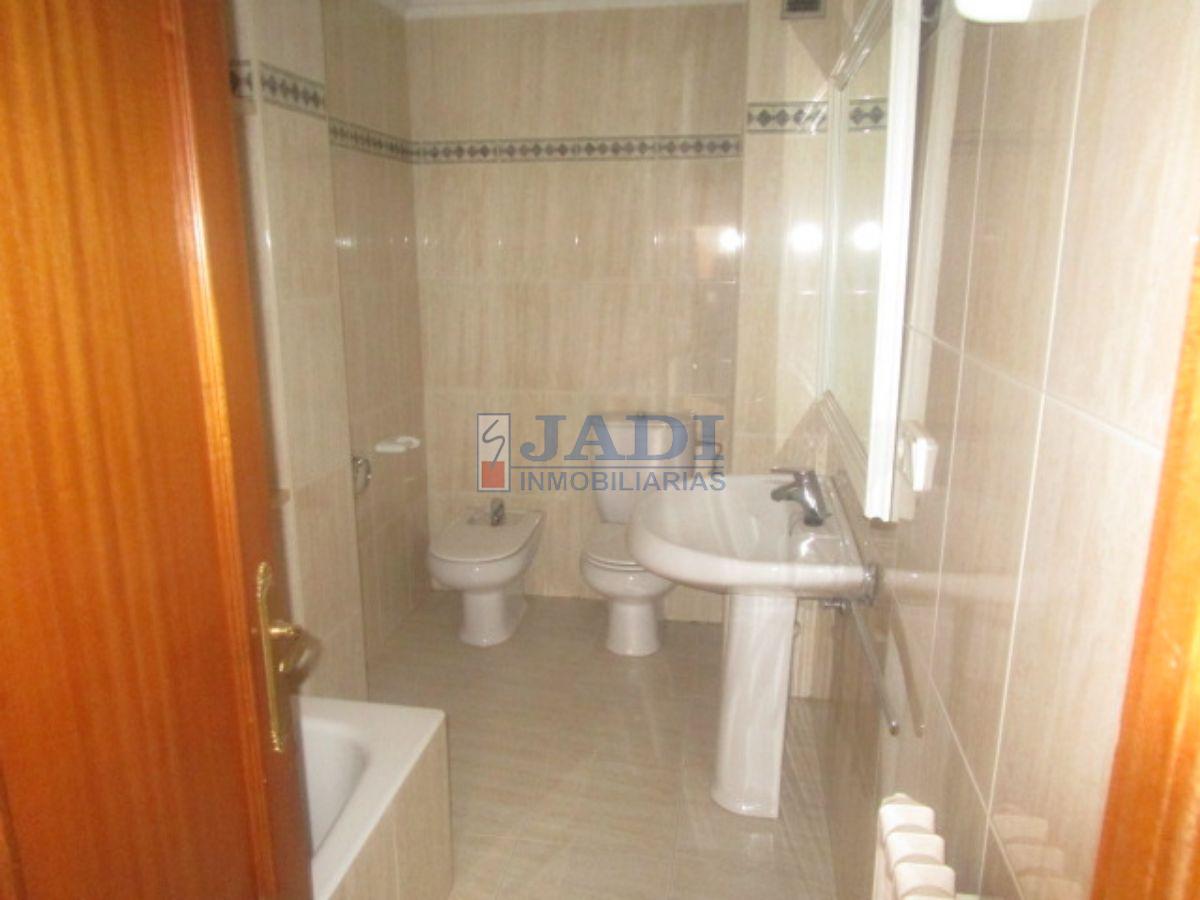 For sale of flat in Valdepeñas