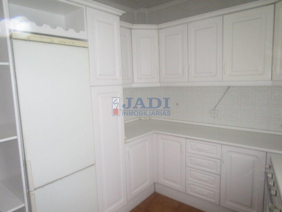 For sale of flat in Valdepeñas