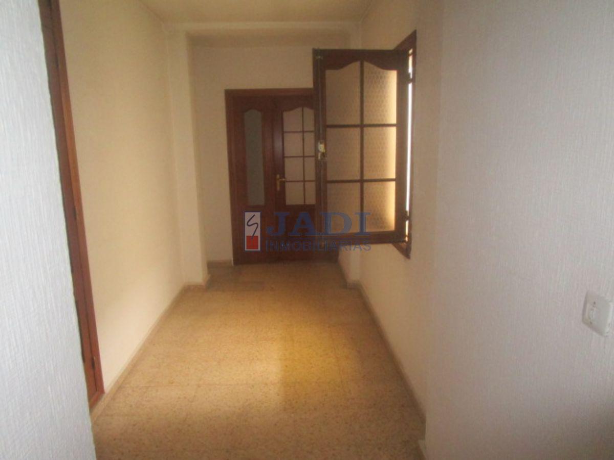 For sale of flat in Valdepeñas