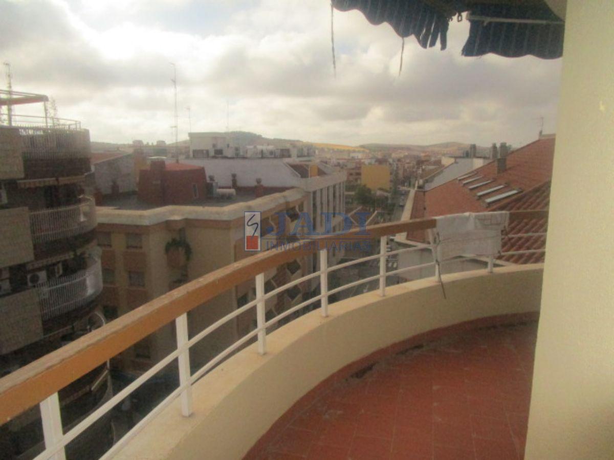 For sale of flat in Valdepeñas