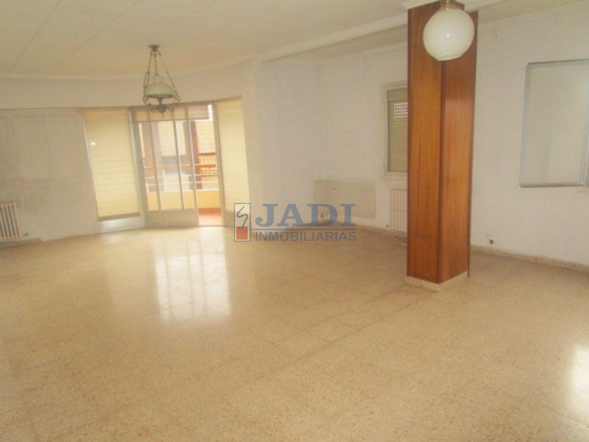 For sale of flat in Valdepeñas