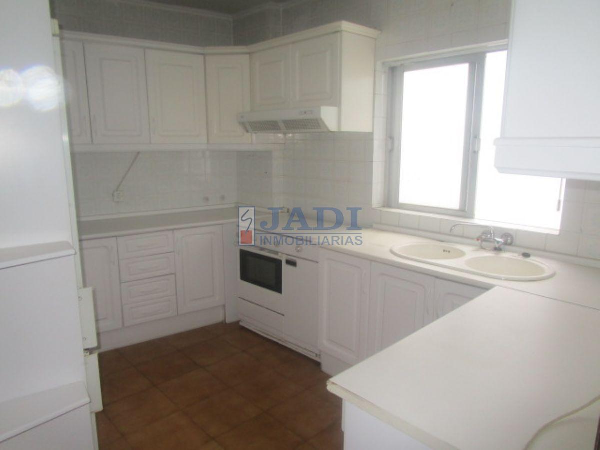 For sale of flat in Valdepeñas