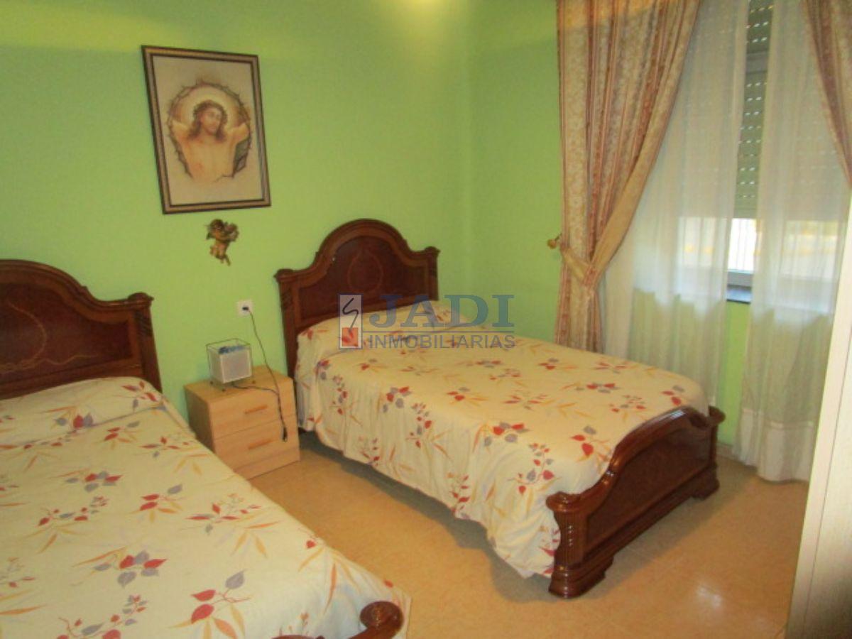 For sale of flat in Valdepeñas