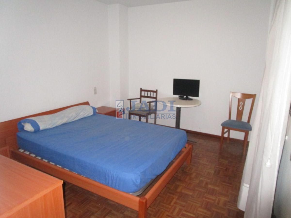 For sale of flat in Valdepeñas