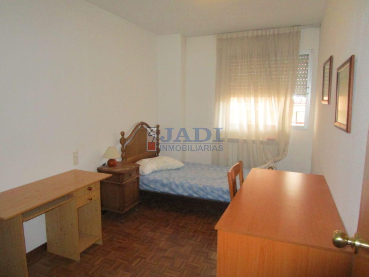 For sale of flat in Valdepeñas