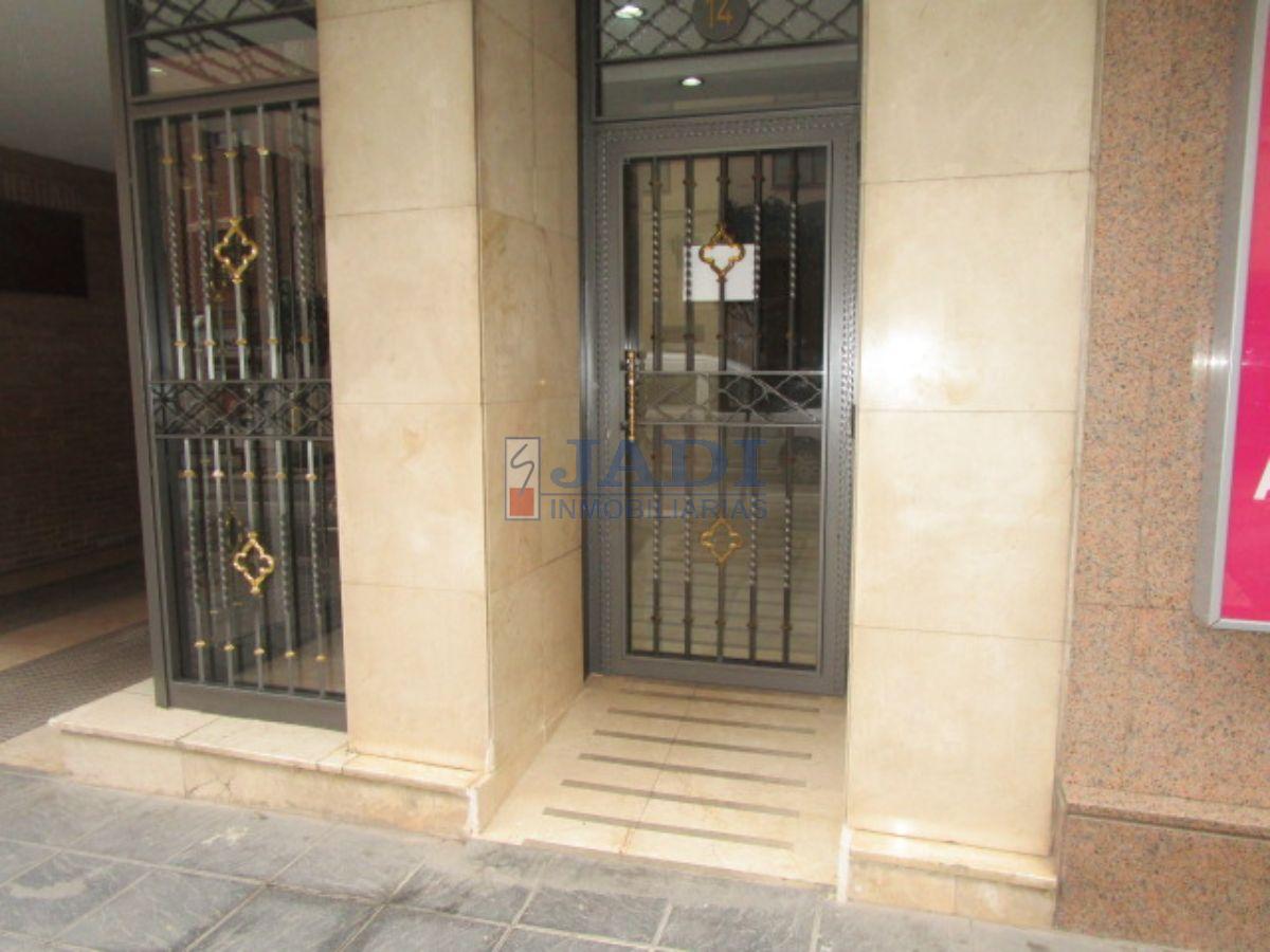 For sale of flat in Valdepeñas