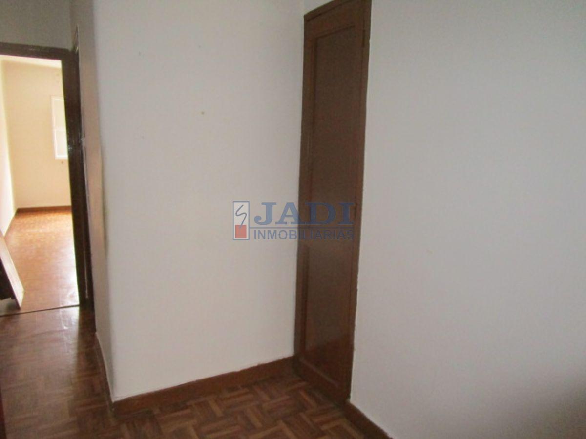 For sale of flat in Valdepeñas