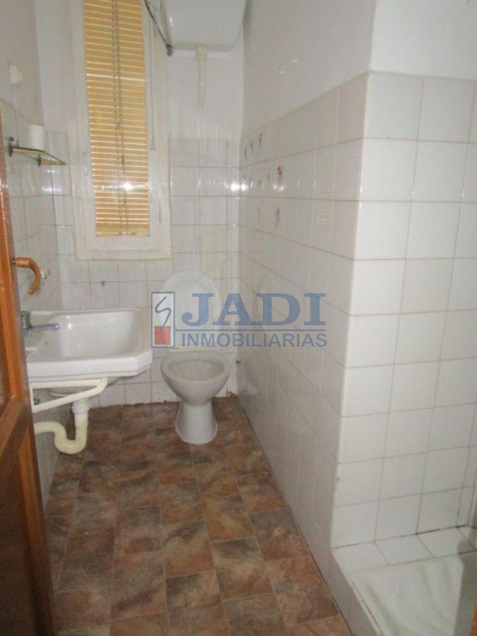 For sale of flat in Valdepeñas