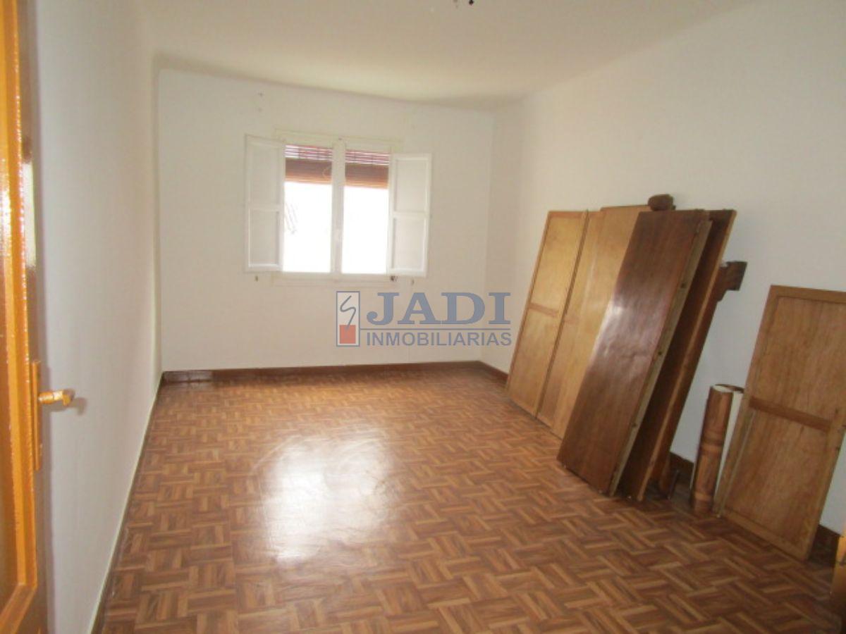 For sale of flat in Valdepeñas