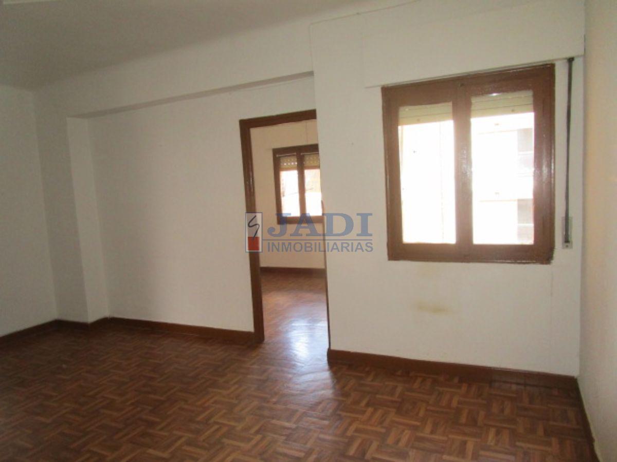 For sale of flat in Valdepeñas