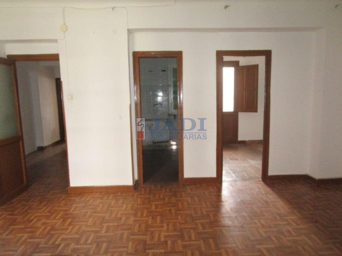 For sale of flat in Valdepeñas