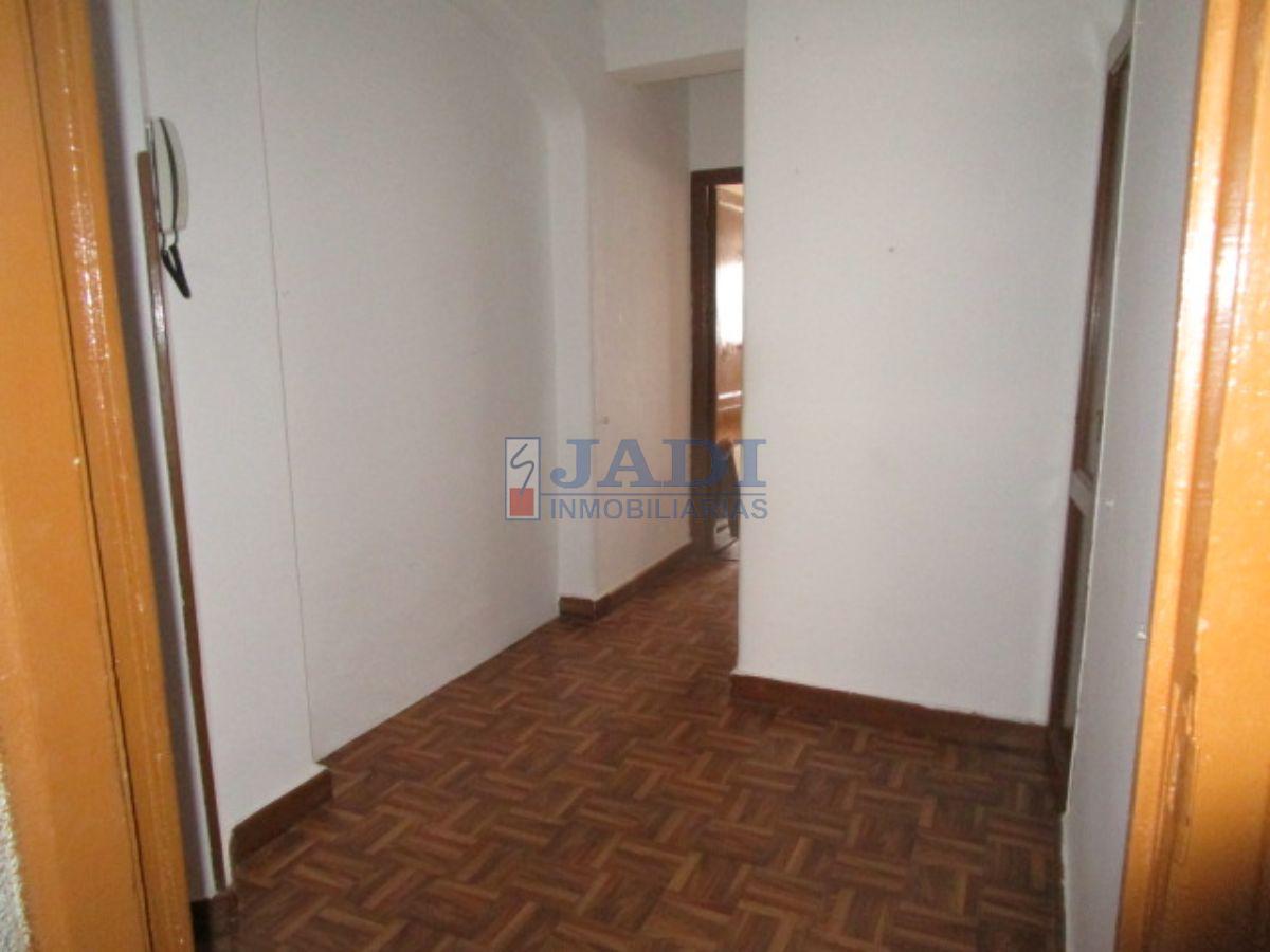 For sale of flat in Valdepeñas