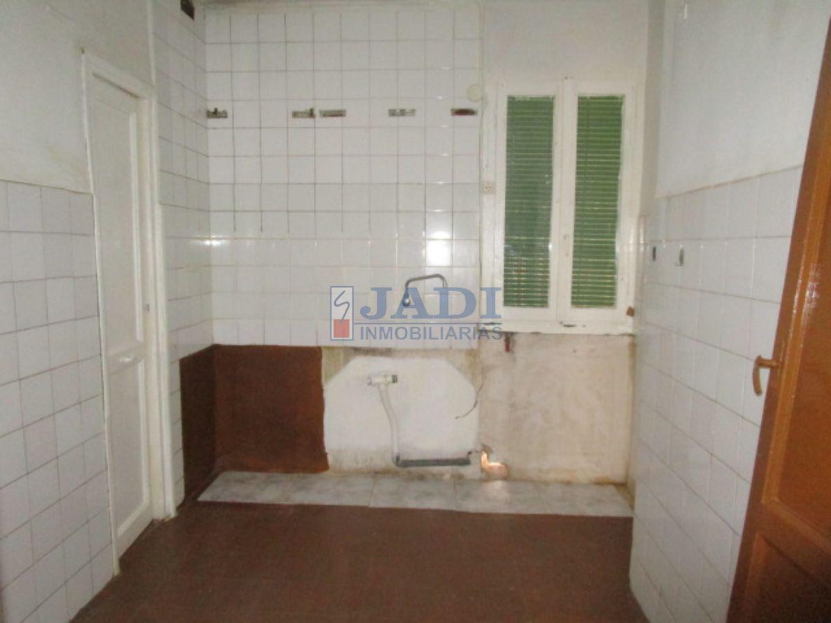 For sale of flat in Valdepeñas