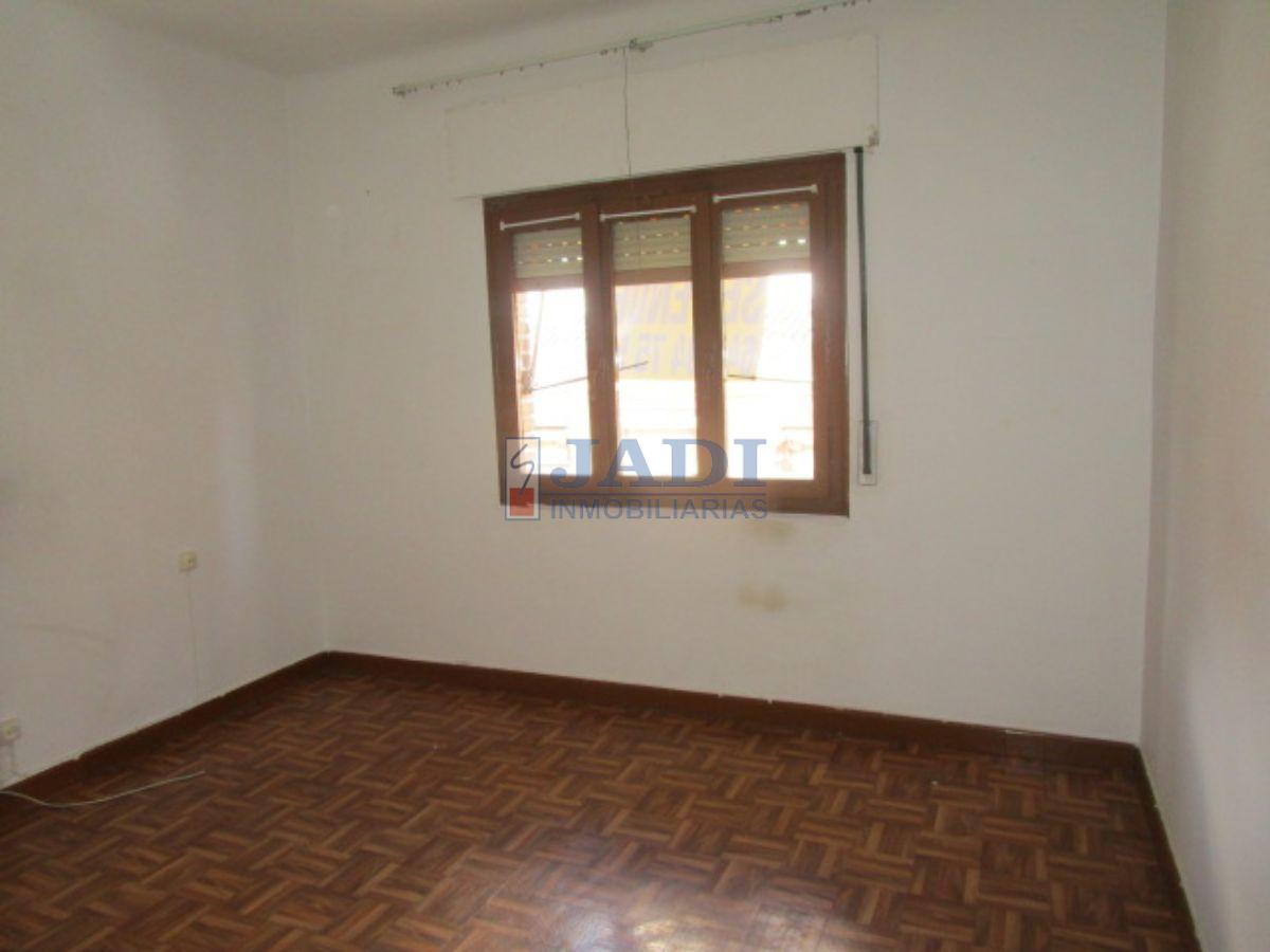 For sale of flat in Valdepeñas