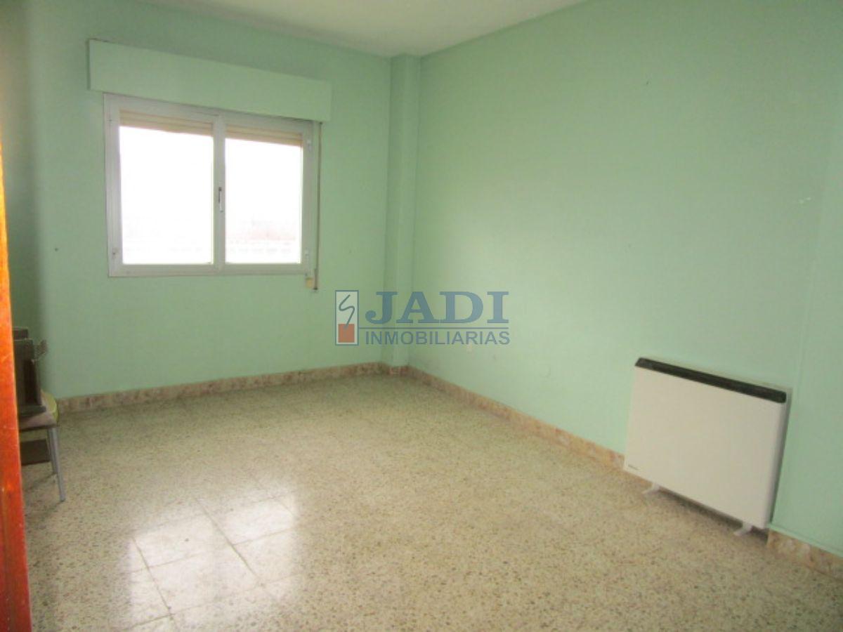 For sale of flat in Valdepeñas