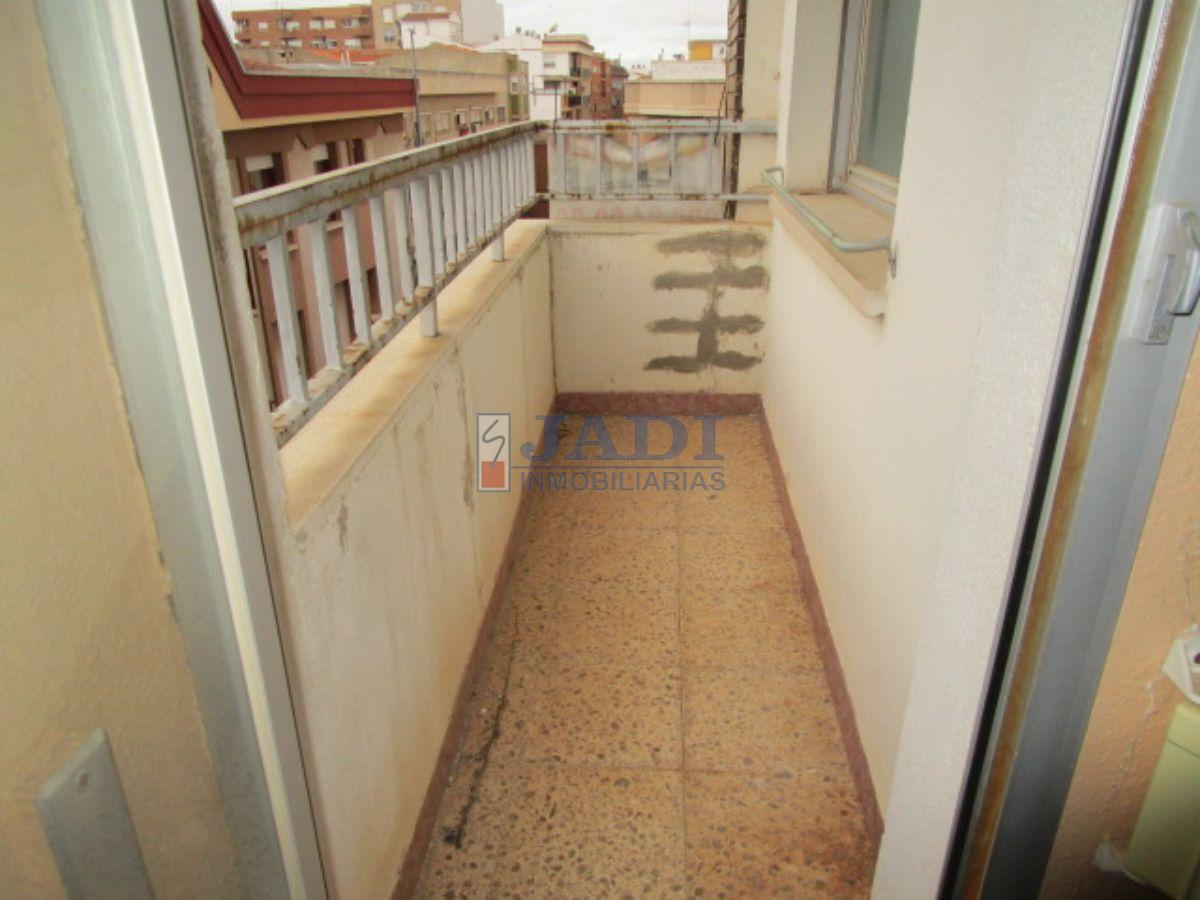 For sale of flat in Valdepeñas