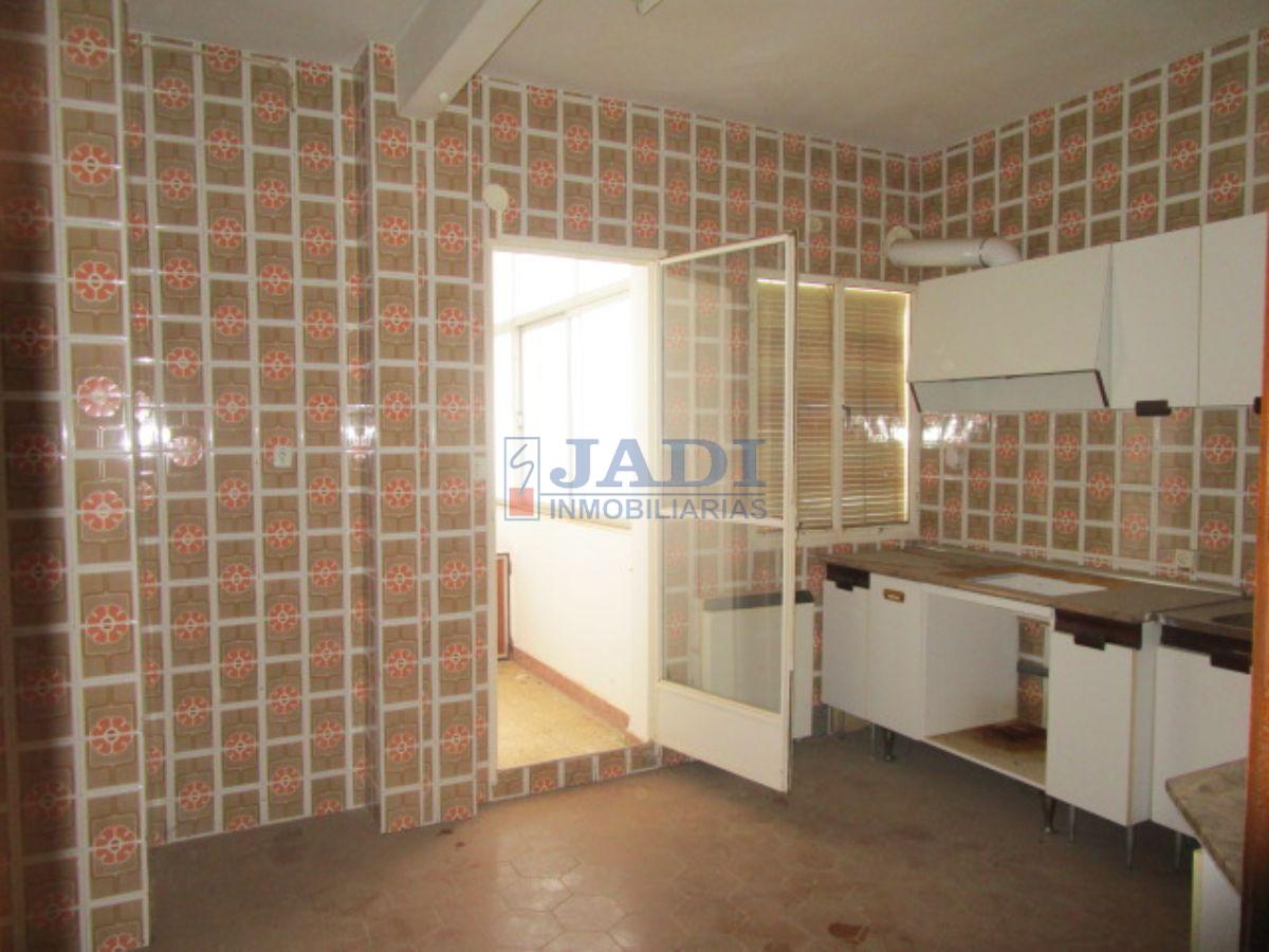 For sale of flat in Valdepeñas