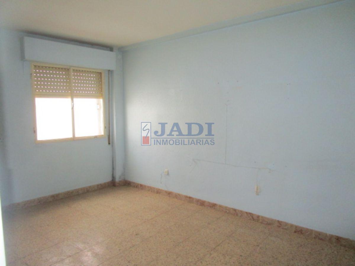 For sale of flat in Valdepeñas