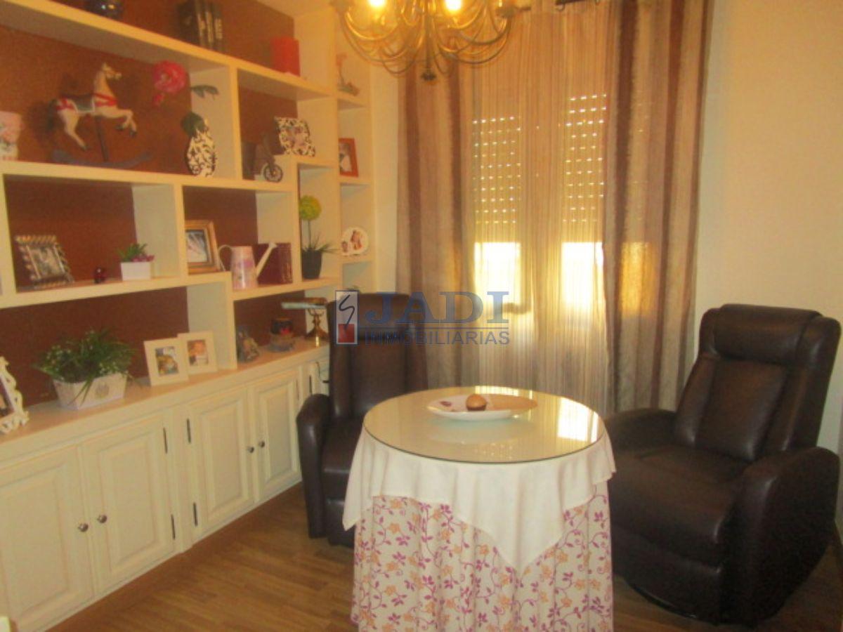 For sale of flat in Valdepeñas