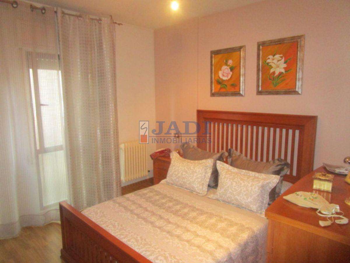 For sale of flat in Valdepeñas