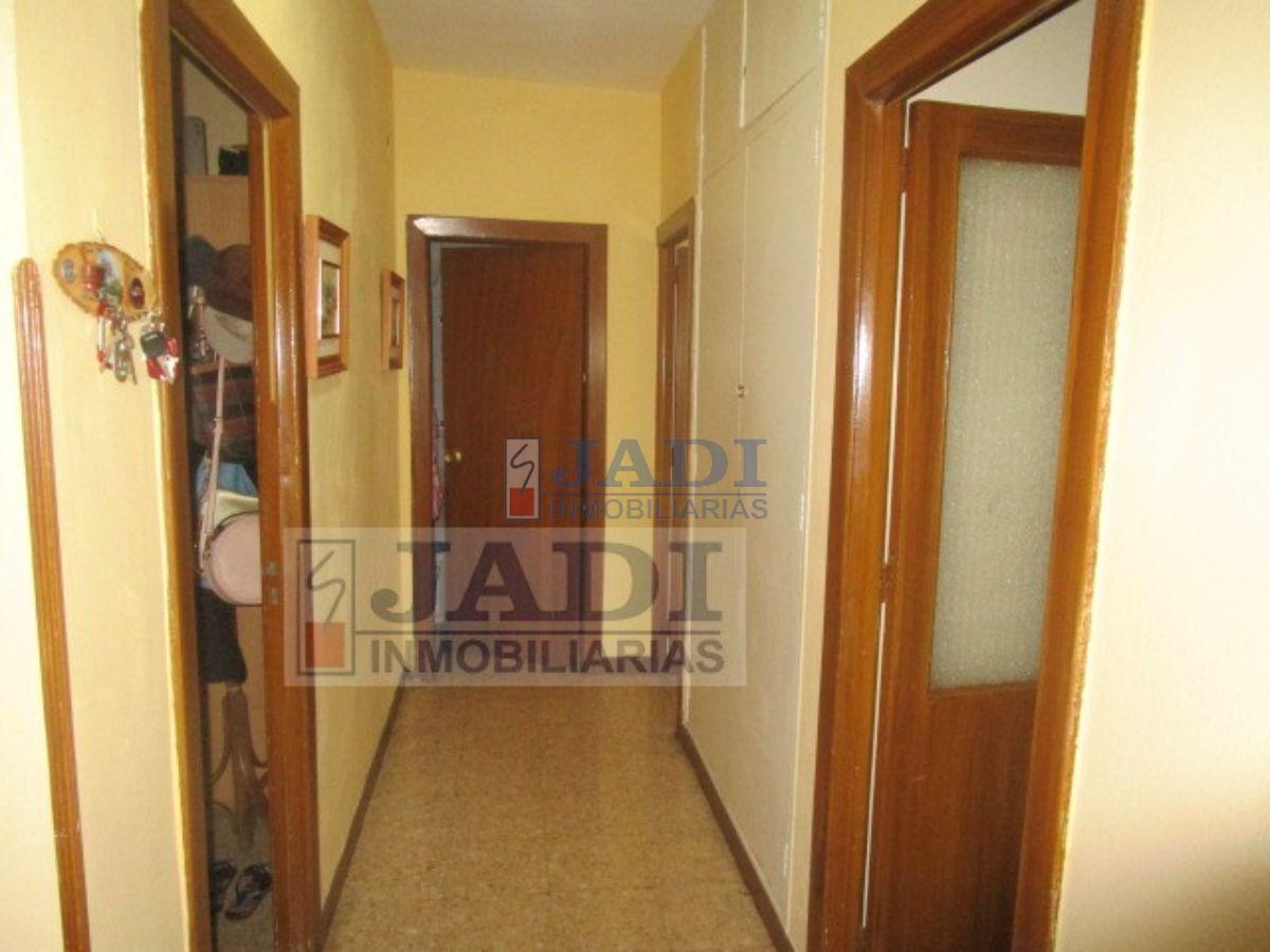 For sale of flat in Valdepeñas