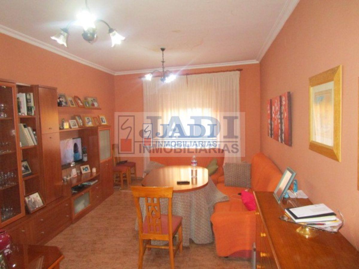 For sale of flat in Valdepeñas