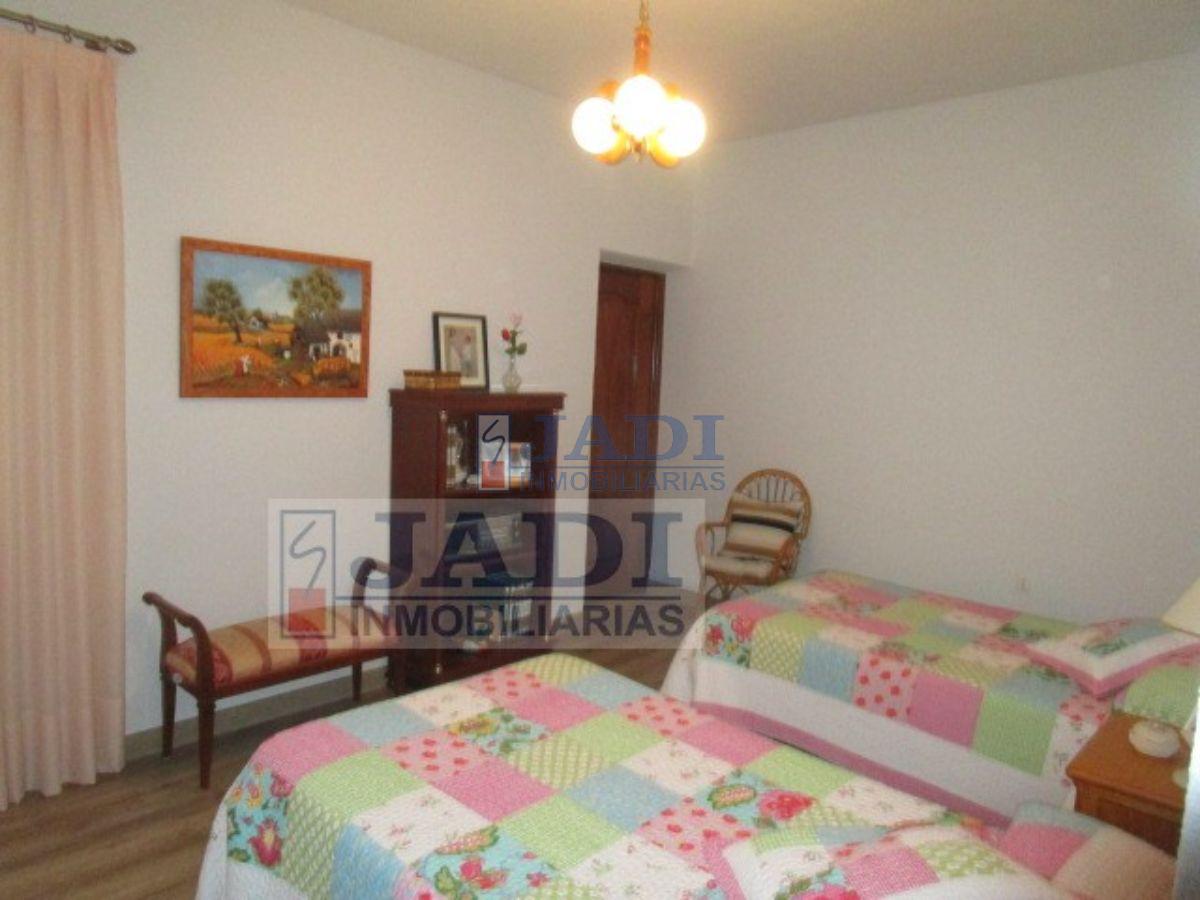 For sale of flat in Valdepeñas