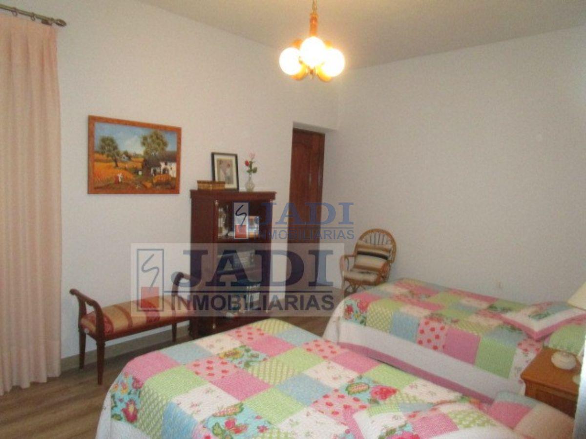 For sale of flat in Valdepeñas