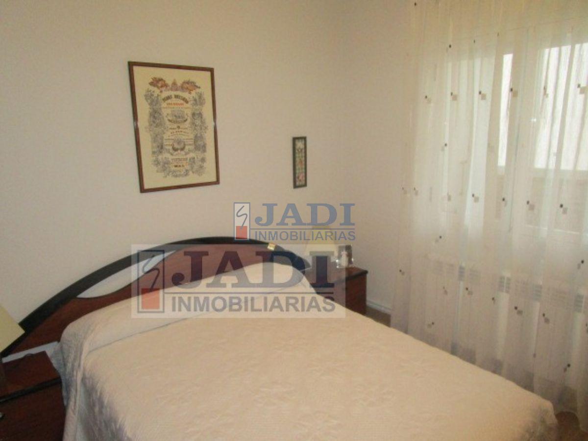 For sale of flat in Valdepeñas